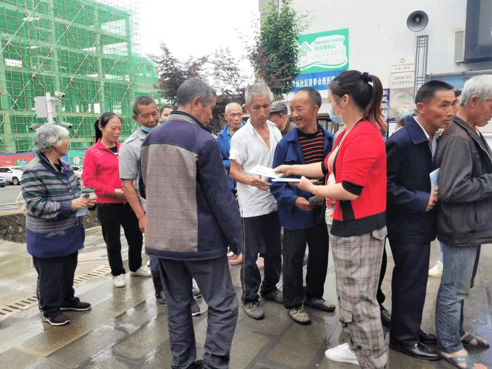 贵阳乌当区东风镇开展"关爱生活 共享健康"助残惠民志愿服务活动_社区