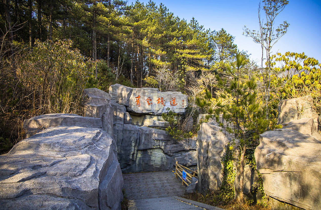 冬游江西，在明月山云海之上滑雪，泡摄生硒温泉水脉温泉