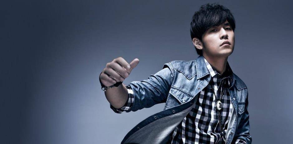 张学良去世的时间是在2001年10月14号，而周杰伦第一张专辑的发售是在2000年