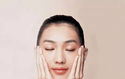 精油面部按摩的七个步骤丨面部精油按摩的操作要领包括