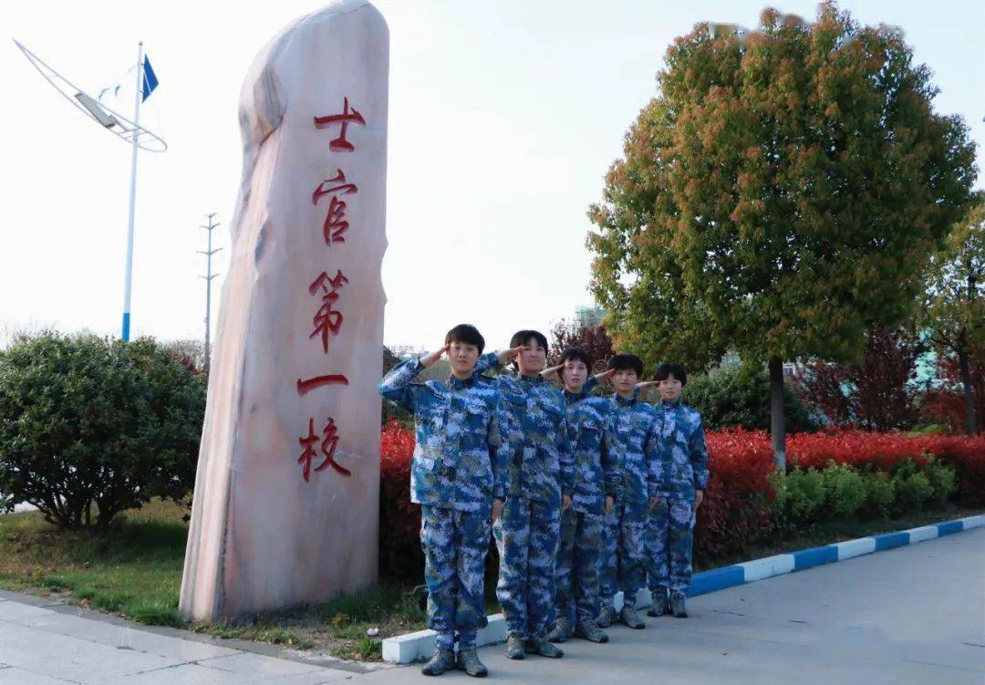 我们是海军女士官学员,这是我们的名片_士官学校