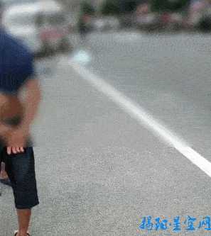 惨!揭阳某路段骑电动车女子头部惨遭大货车碾压