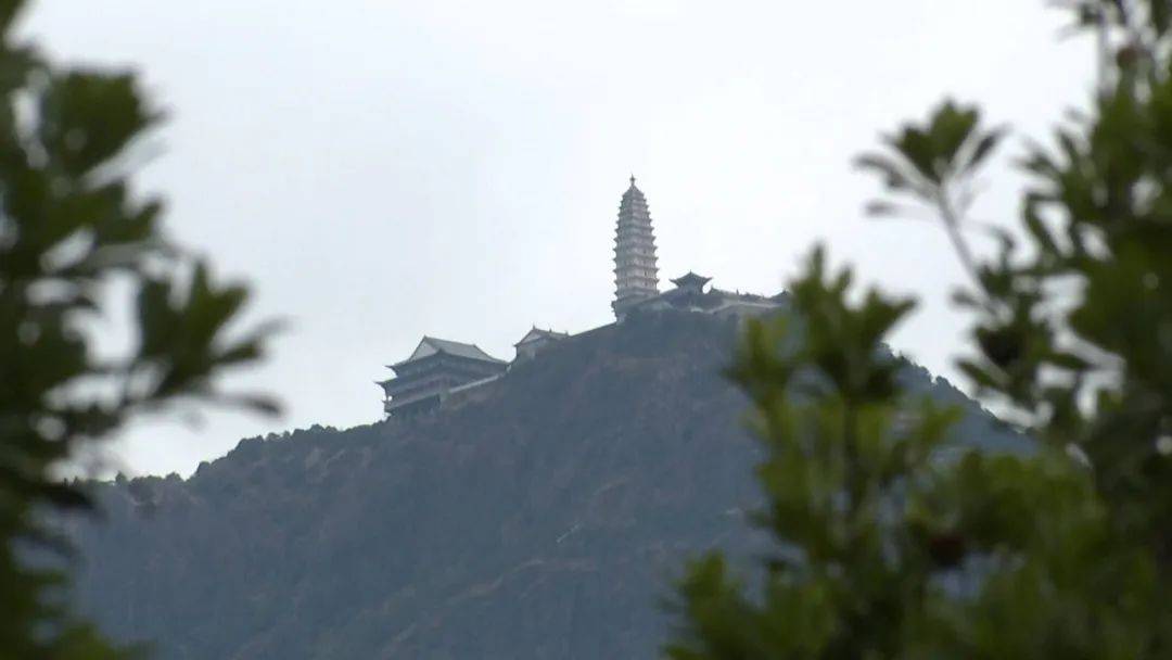 鸡足山镇gdp_绝不越红线 云南一特色小镇 变身 大型房地产项目 政府怒了 收回1000万 淘汰