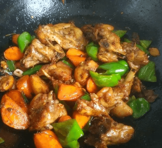 鸡块怎么炒好吃又下饭 beb757c29d1146d5876744bfc549f49f.png