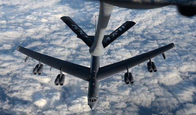 b52轰炸机杀进大国后院,大批f35挂导弹护航,美:这里才是主战场_手机
