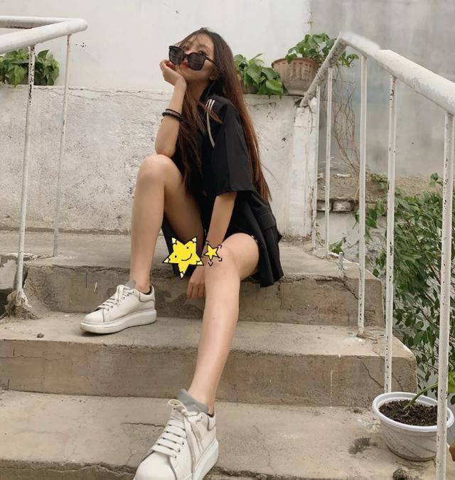 黄逸辉最新写真照片曝光,尽显貌美如花,楚楚可人