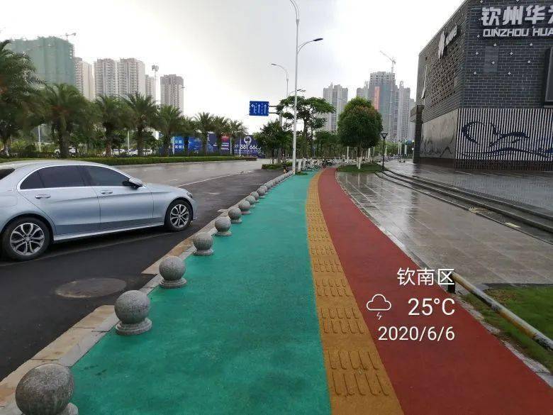 冇眼睇!金海湾大街的跑道损坏得不成样了,有图有真相