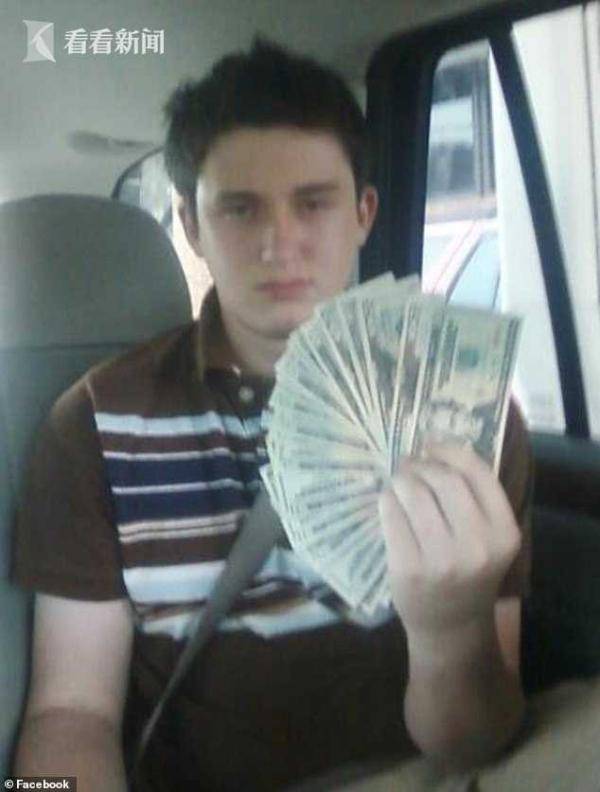 警方|男子自制炸弹欲炸性感啦啦队员 却炸掉自己的手