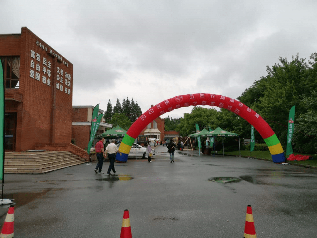 上海市果品行业协会相关负责人考察五四农场有机葡萄生产基地_手机