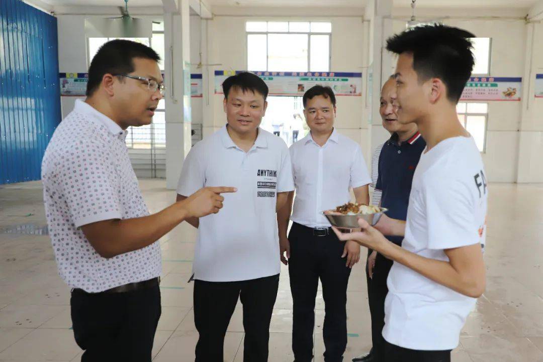 了解木格高中学生伙食俸振江要求,要进一步提高政治站位