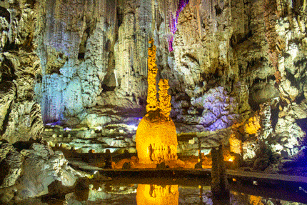 红枫湖风景  历史沿革  红枫湖地区的规模开发,已有六百多年的历史.