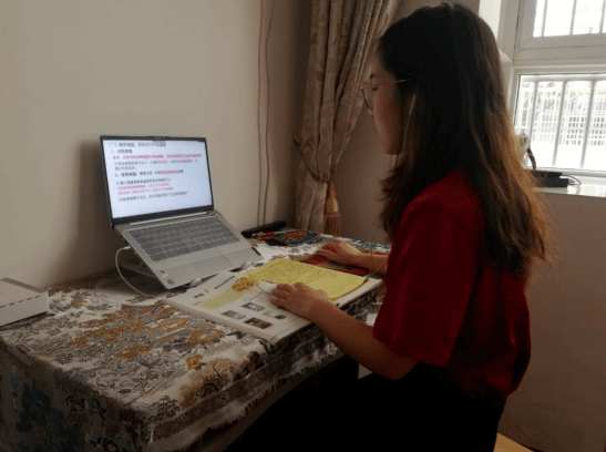 不去学校,在家上网课,原来是这样子!
