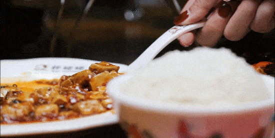 作为川菜里的经典, 麻婆豆腐讲究的是一个麻!辣!嫩!