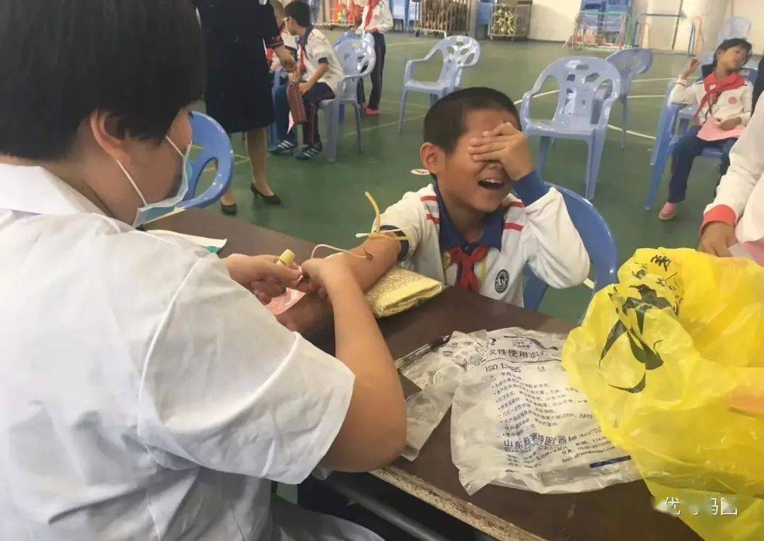 同龄人|娃比同龄人矮，要不要打生长激素？父母不高