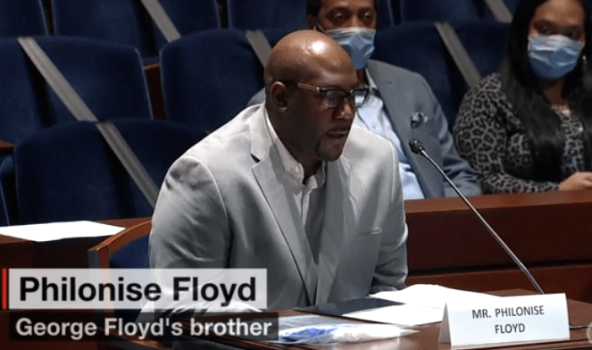 “这是光天化日下的现代私刑”