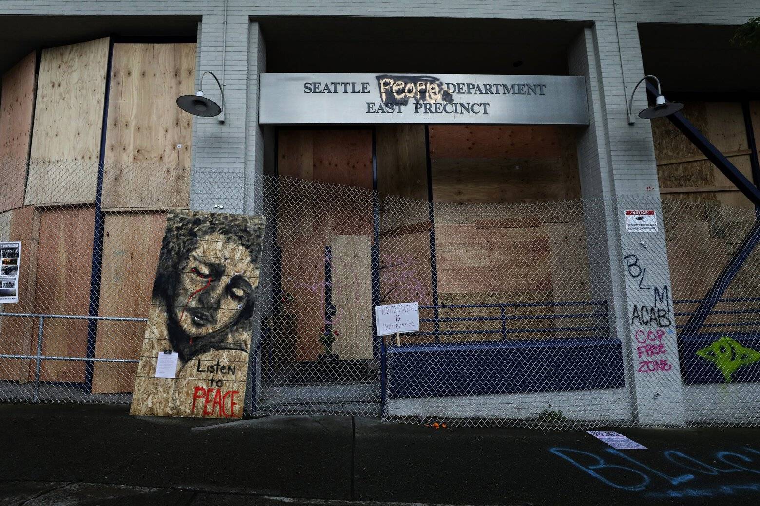 城市|特朗普推特喊话西雅图市长“夺回城市”，反被市长拿“地堡”梗讽刺