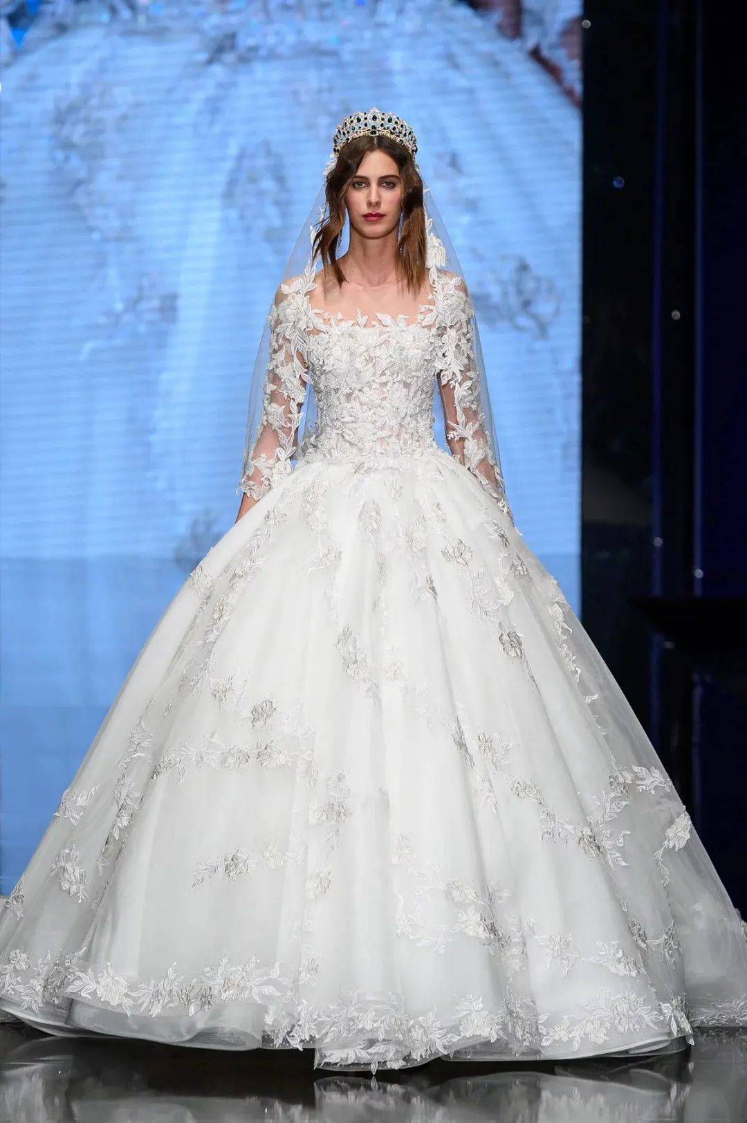 从2020秀场找婚纱灵感,这60套白色礼服看了就想结婚