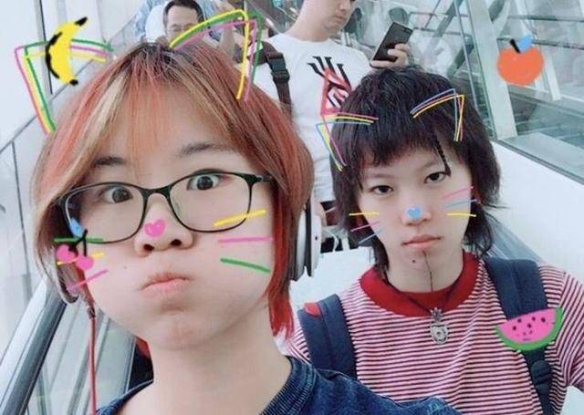 窦唯二女儿近照曝光，举手投足星味十足，舞台