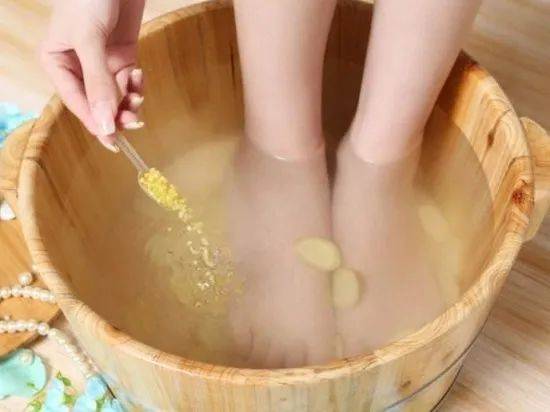 夏天用什么泡脚最好最健康 0cba2aa6d5b648c79e8457ffd6b4d347.jpeg