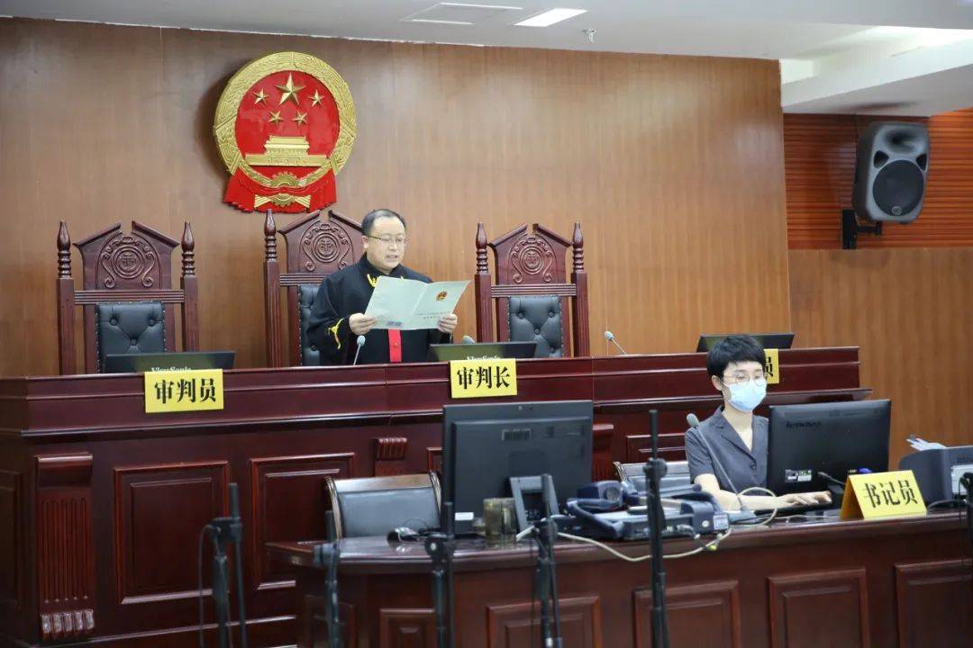 毒贩郑有斌被执行死刑,曾挟持女友与警方枪战