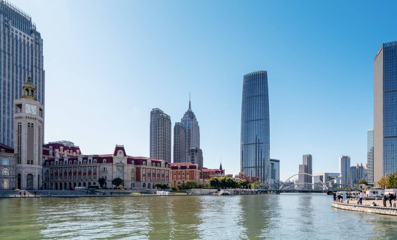 津湾广场,位于天津市和平区的一处海河河湾南岸