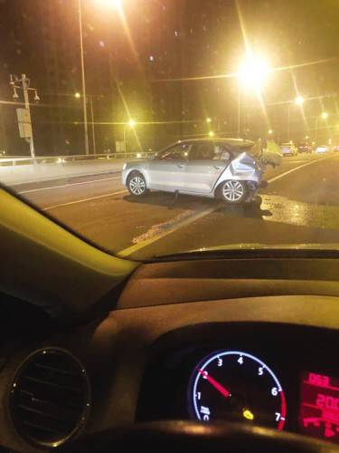 网友|惨！把代驾撵下车？奥迪车追尾出租车致一死两伤