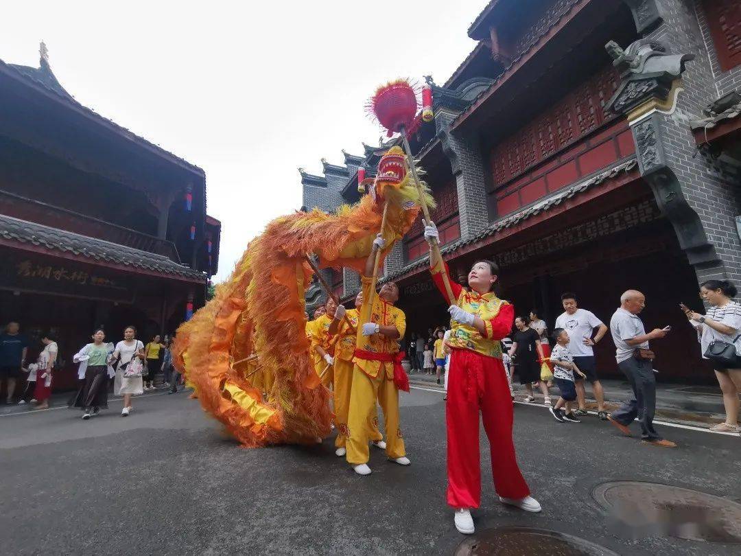 老字号企业活动现场为重庆市非物质文化遗产特色小镇—璧山秀湖水街