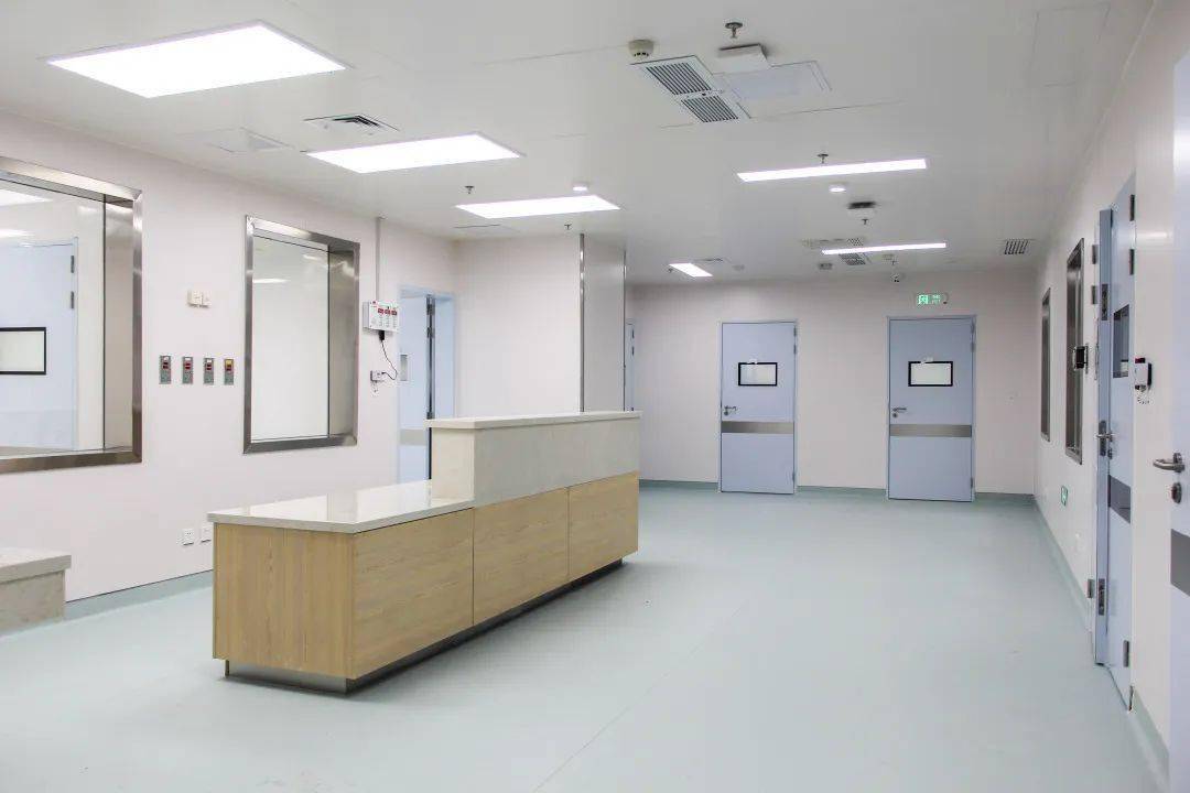 63平方米,设置病床数200张,是技术规格高,施工难度大的纯负压病房楼.