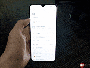 一加8(左:120hz)对比某60hz机型 效果更加流畅