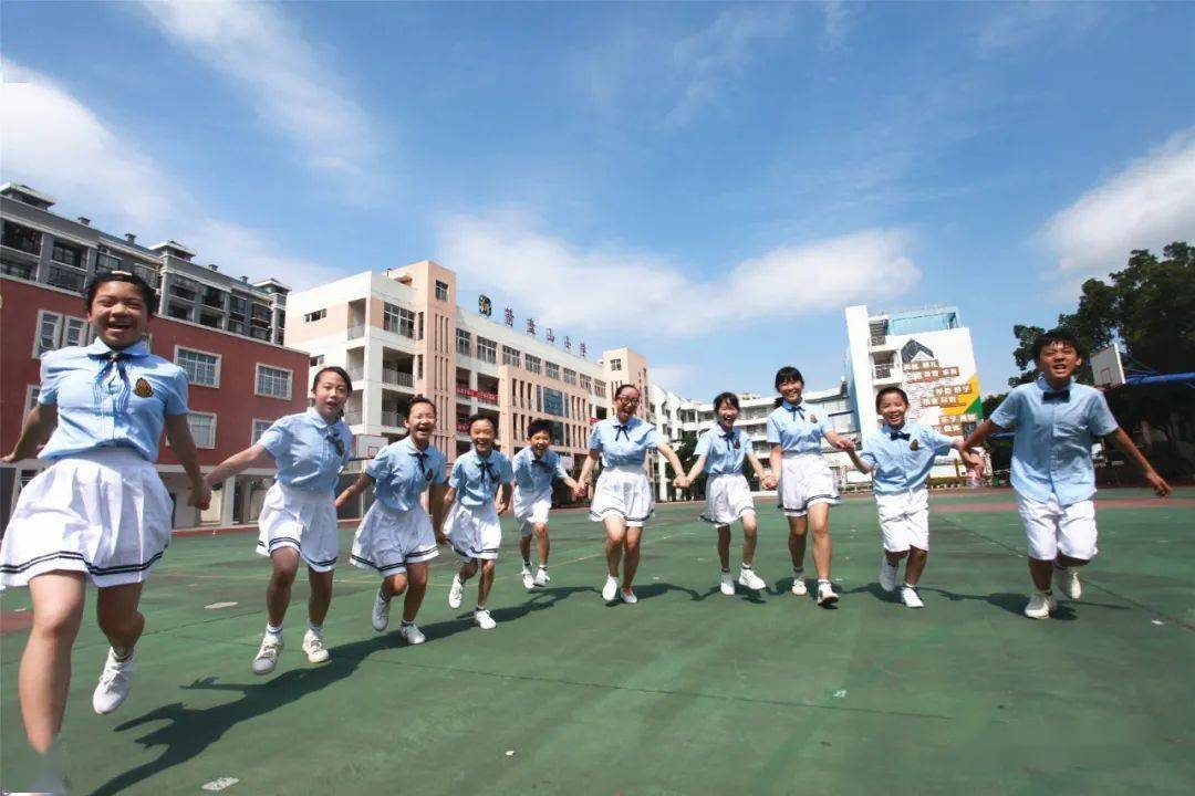 柳州市箭盘山小学143班毕业留影