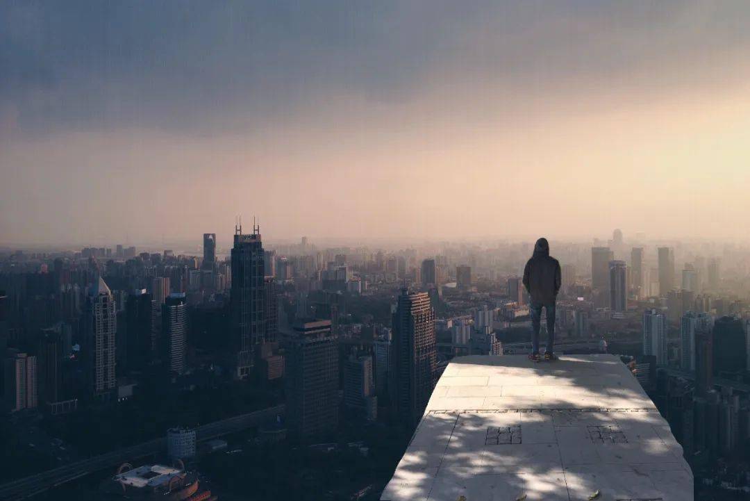被牛逼的人包围是一种什么体验?