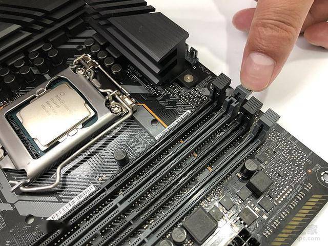 内存槽有优先顺序吗_内存槽有优先顺序吗_笔记本有几个内存槽