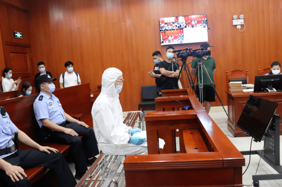 被骗20多万,海南一女子烧炭自杀!"杀猪盘"团伙9名被告