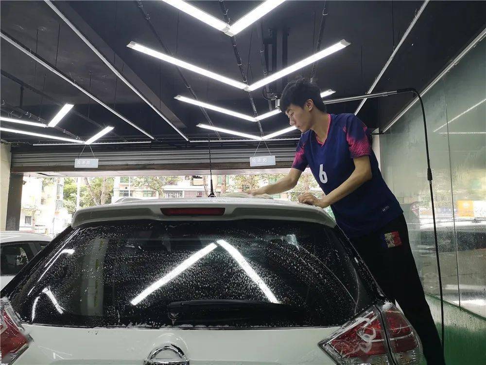 给你的爱车洗白白吧仅68元抢门市价718元名驰车坊精致洗车漆面还原