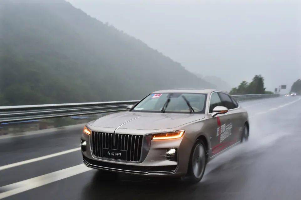 风雨从容,不惧挑战,红旗h9长测东西线车队胜利会师