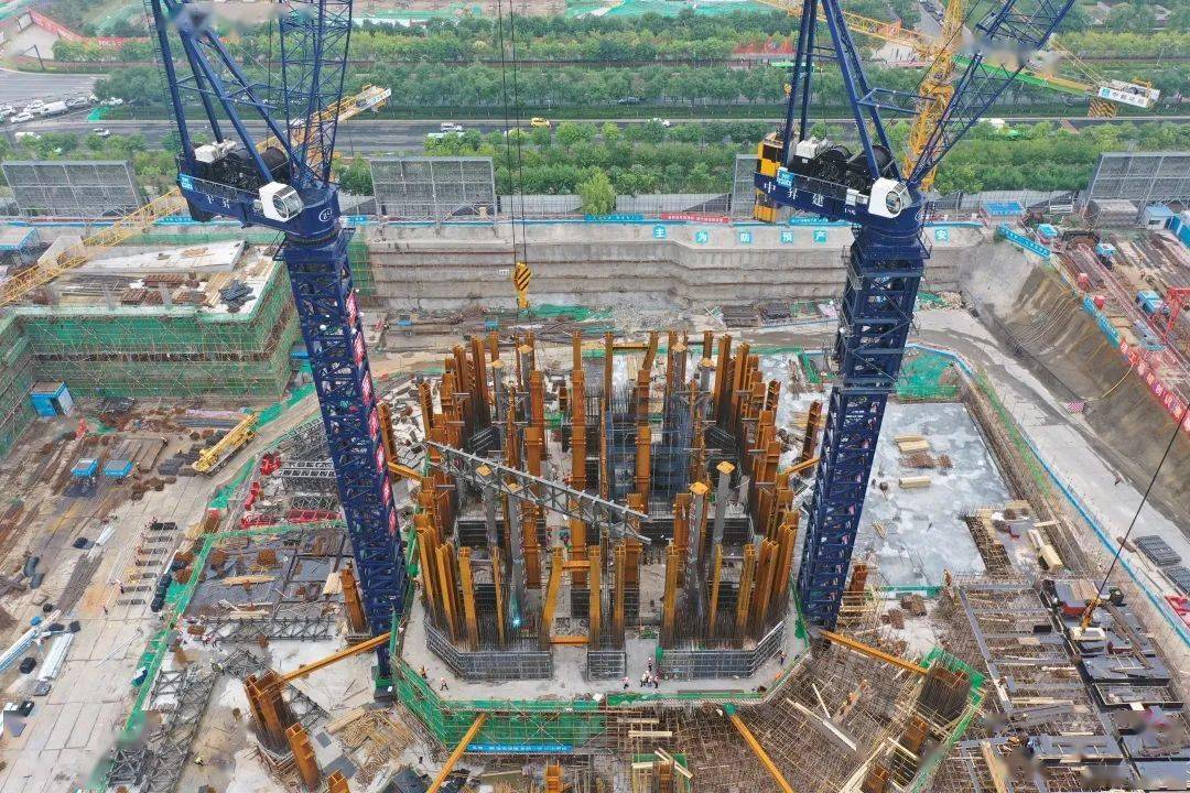 全新一代“空中造楼机”诞生!见识“西北第一高楼”先进建造技术设备!