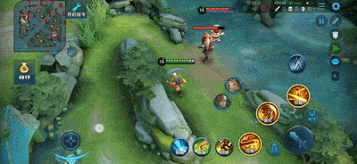 老夫子大招有一小段位移,很多时候对手都会躲着老夫子的大招所以我们