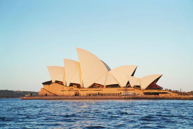 悉尼是澳大利亚的经济,文化,政治与旅游中心