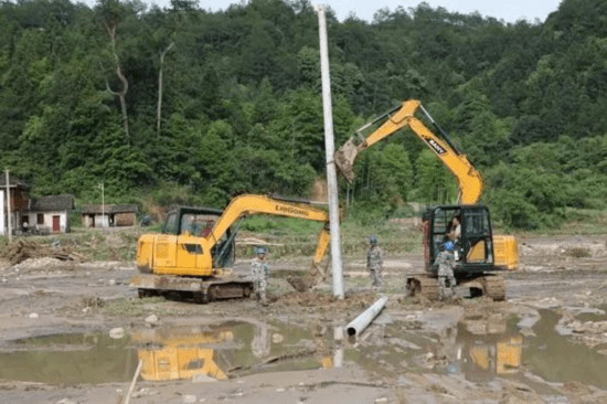 广西|“最温暖的臂膀，最坚固的堤防” 致敬洪水中的最美逆行者