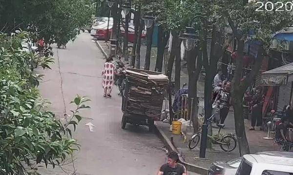 老人|浙江一保姆频频请假外出！直到警察上门，雇主竟发现...细思恐极