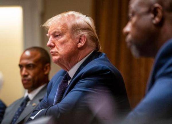 低于预期|尴尬！疫情后首场竞选集会人数低于预期，特朗普取消场外演讲