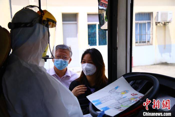 礼物|上海公交司机父亲节获赠特殊礼物