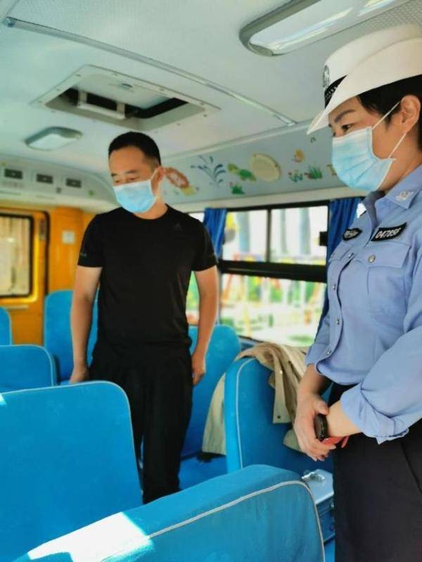 生产|宜川交警“安全生产月”深入校园检查校车