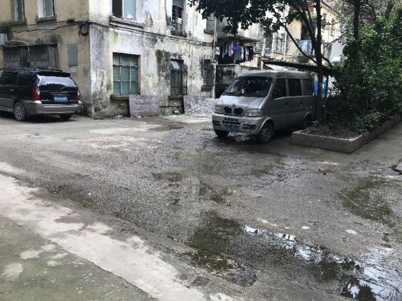 物业|化粪池爆管三年多 污水流到隔壁小区 投诉多年无果