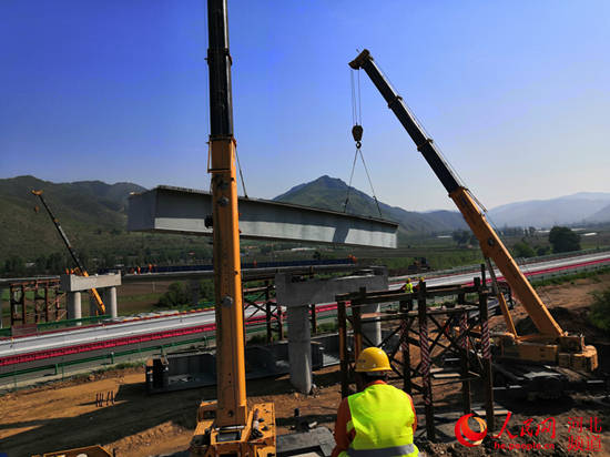 延崇|延崇高速跨张承高速钢桥吊装开始施工