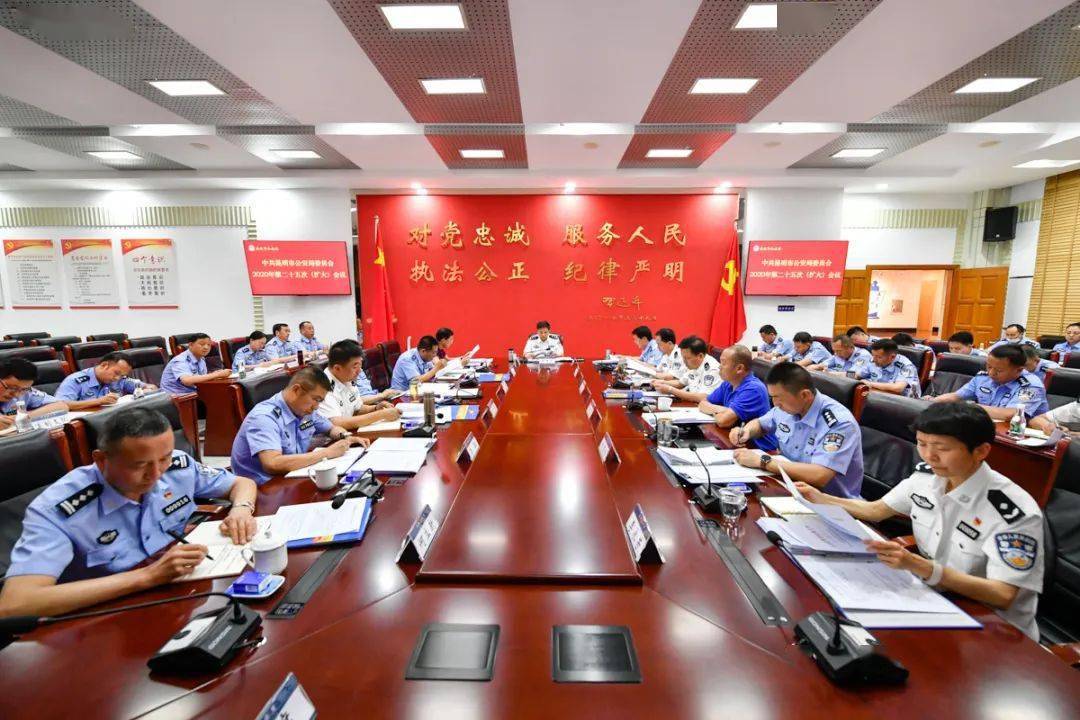 市公安局党委副书记,副局长张庆星,市公安局党委专职副书记段庆颖分别