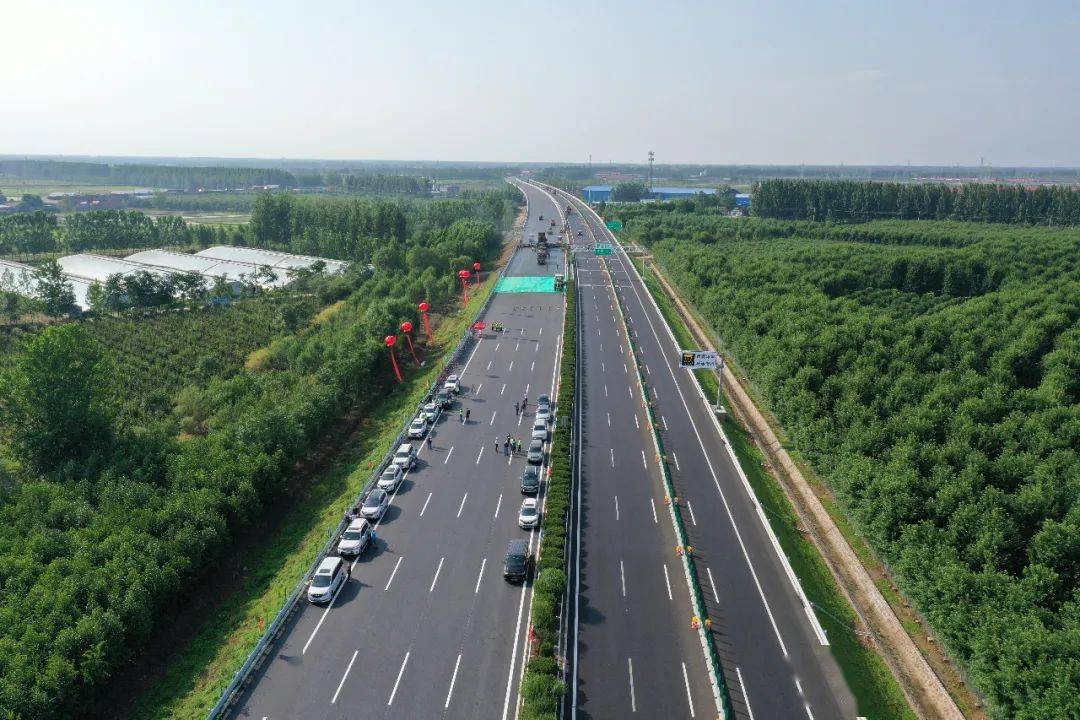 京沪高速改扩建工程十标全段路面主体完工!