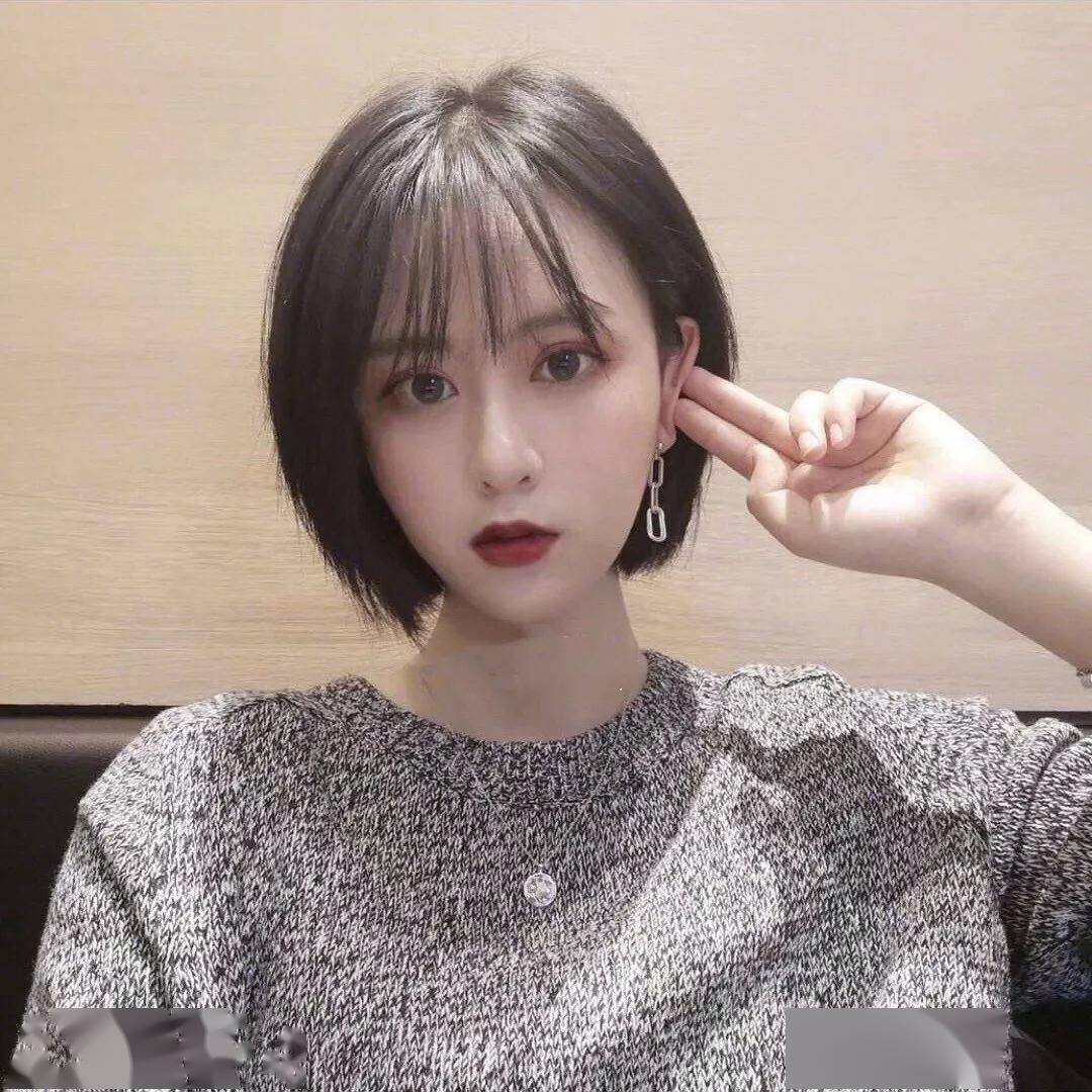 "奶味妹妹头"不仅是学生妹子的最爱,也是职业女性的职场首选短发发型!