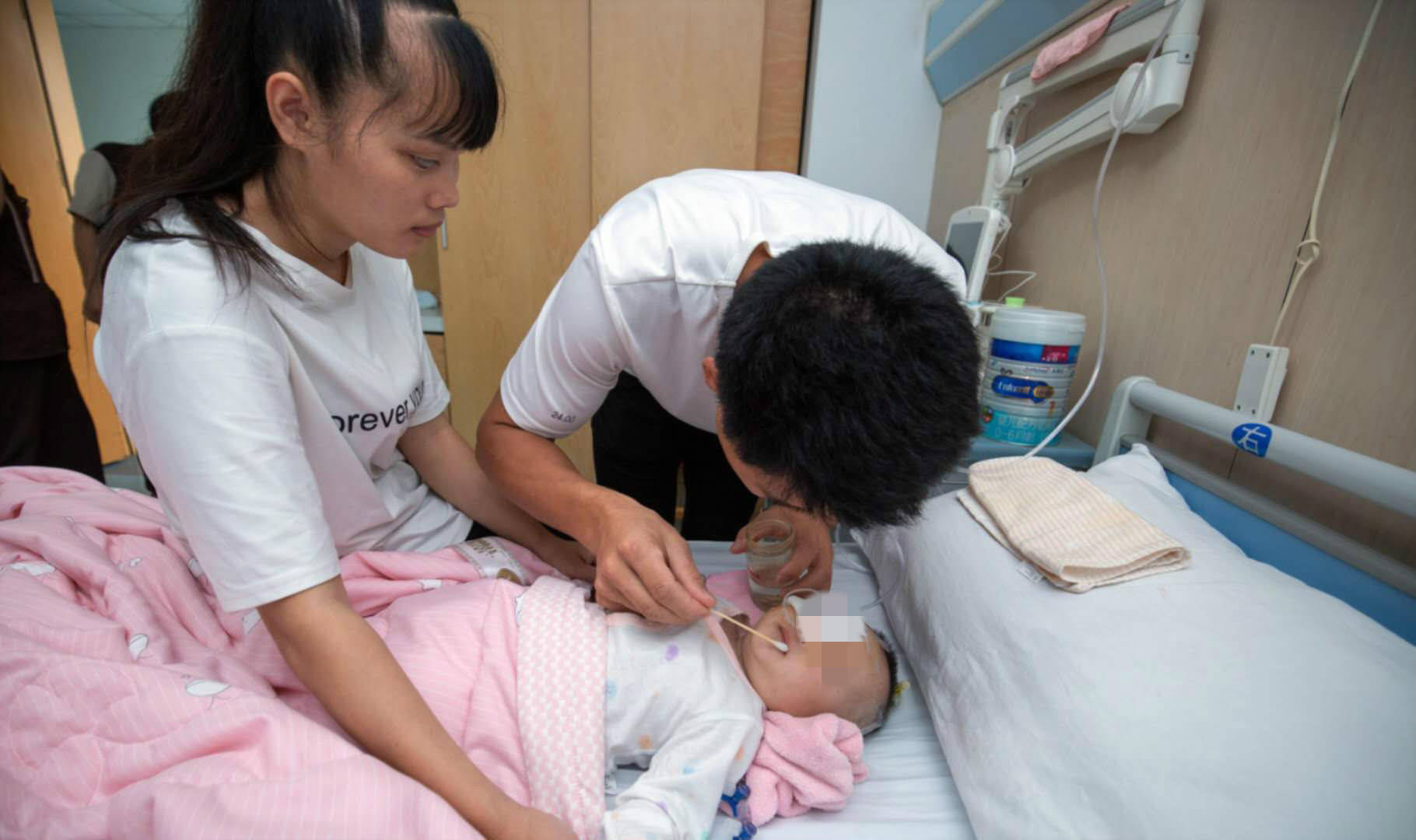 眼疾父母不幸生下白内障患儿，常州三院：将为其申请费用减免