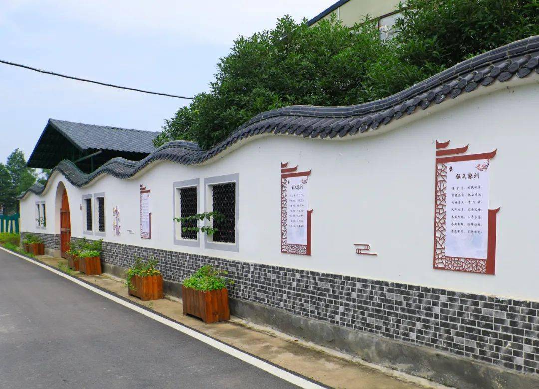 上林垟村是全县乡村振兴示范引领村,也是全县清廉村居建设的先行村.